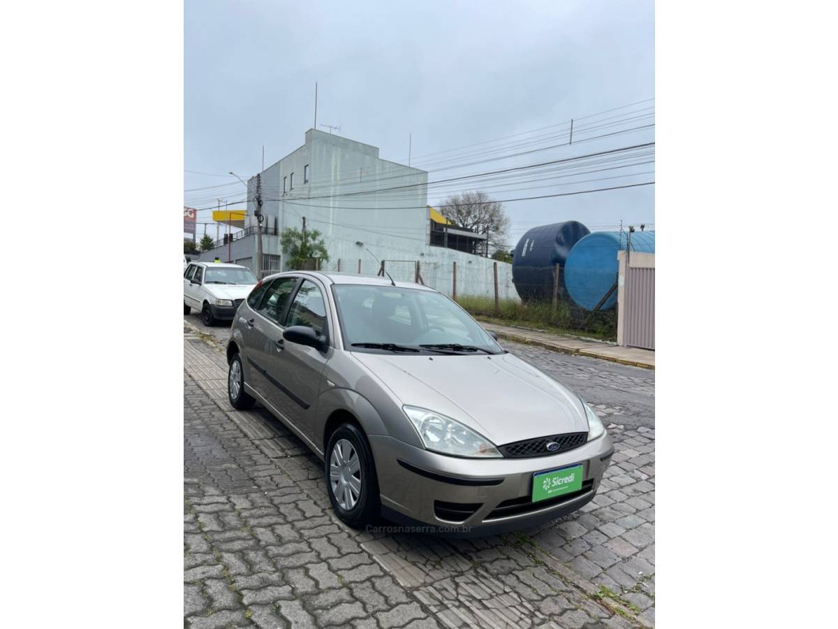 FORD - FOCUS - 2009/2009 - Prata - R$ 31.000,00
