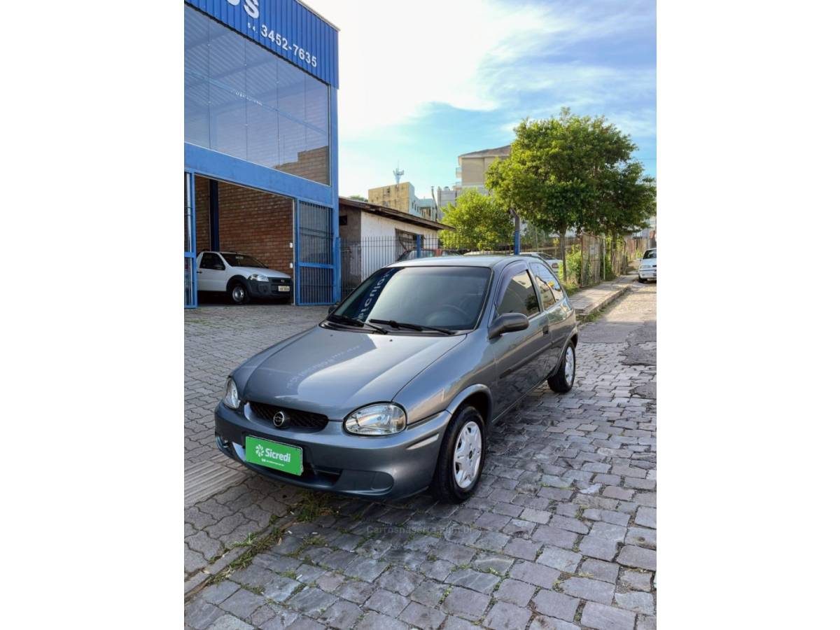 CHEVROLET - CORSA - 2000/2001 - Cinza - R$ 15.000,00