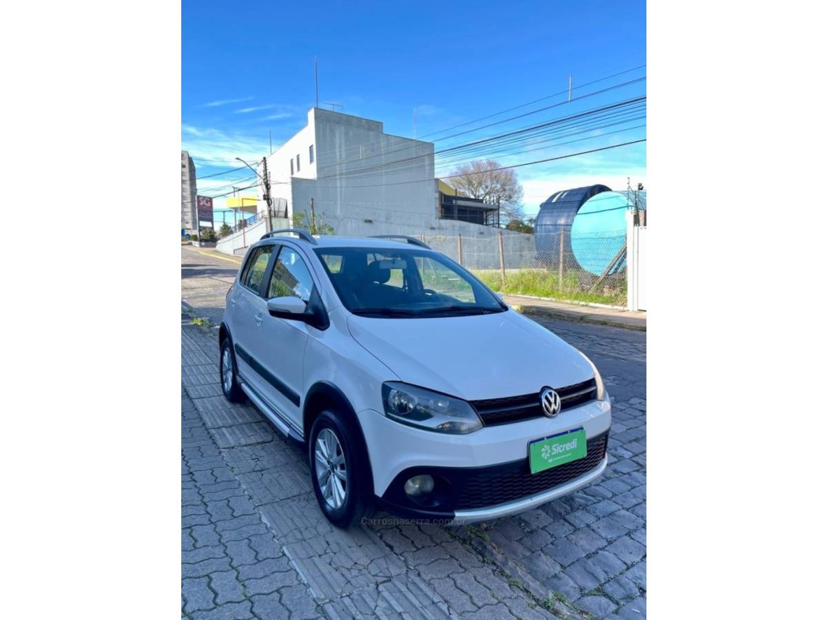 VOLKSWAGEN - CROSSFOX - 2012/2013 - Branca - R$ 46.990,00
