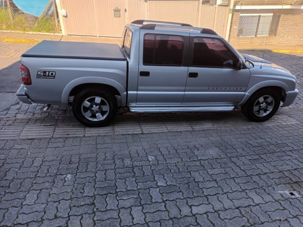 CHEVROLET - S10 - 2010/2011 - Prata - R$ 69.000,00