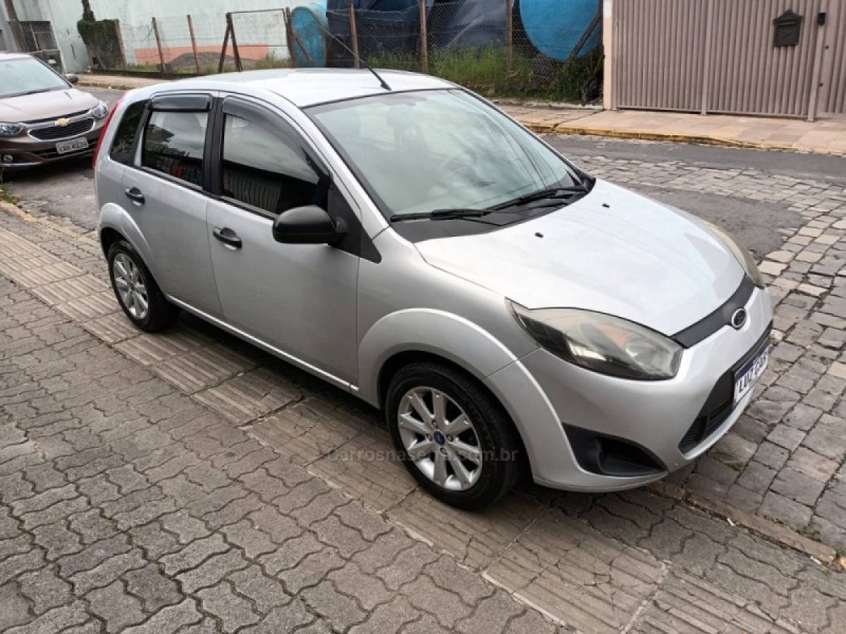 FORD - FIESTA - 2012/2013 - Prata - R$ 31.900,00