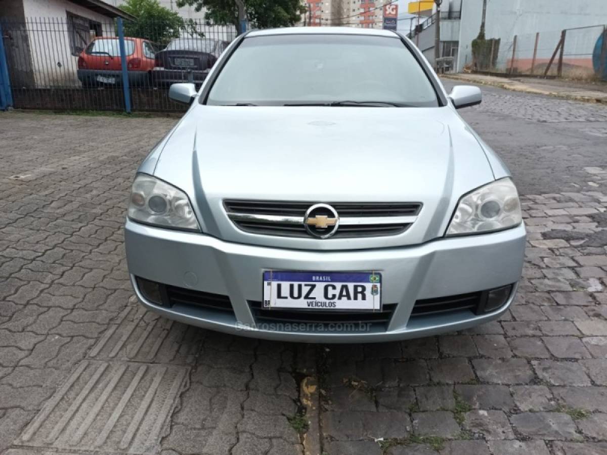 CHEVROLET - ASTRA - 2010/2011 - Prata - R$ 37.000,00