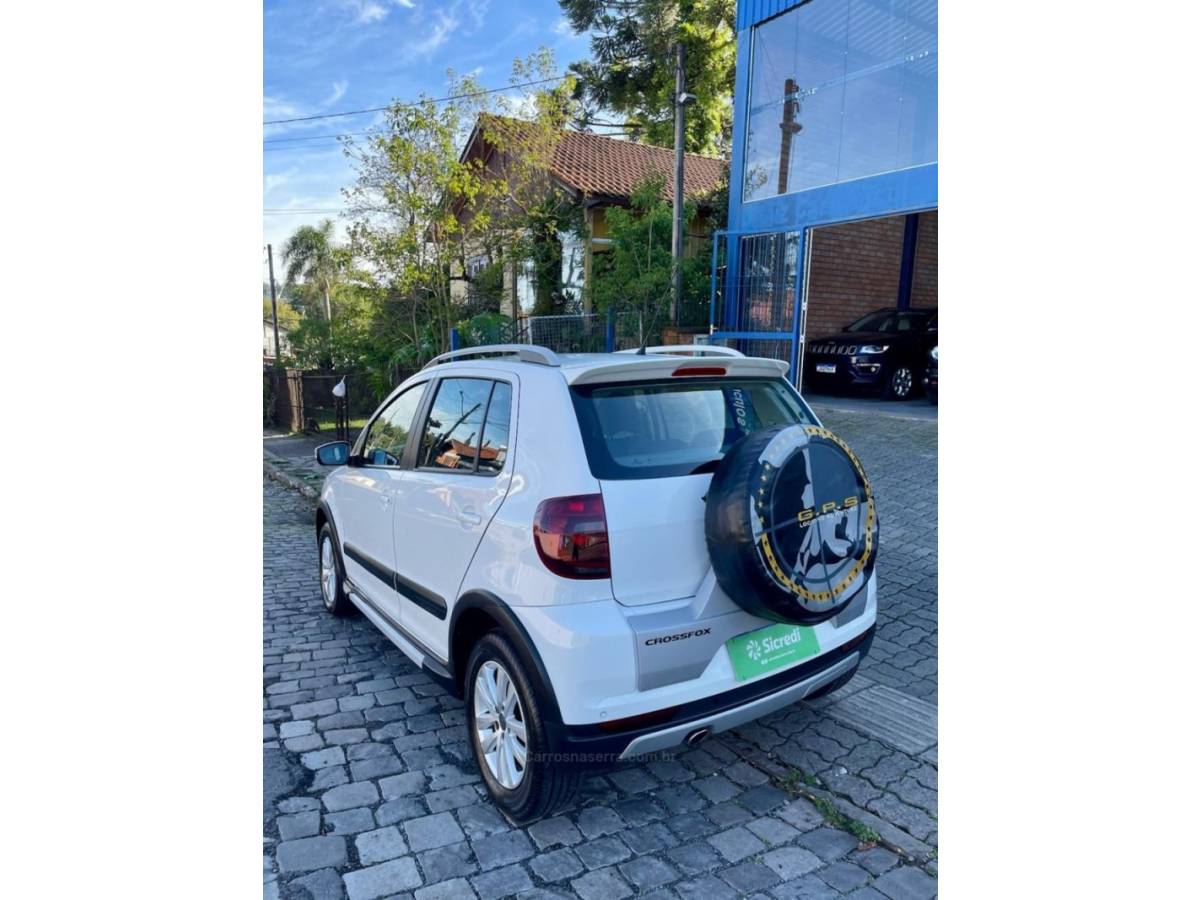VOLKSWAGEN - CROSSFOX - 2012/2013 - Branca - R$ 46.990,00