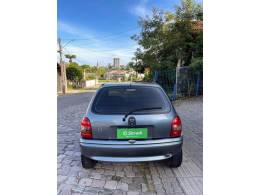 CHEVROLET - CORSA - 2000/2001 - Cinza - R$ 15.000,00