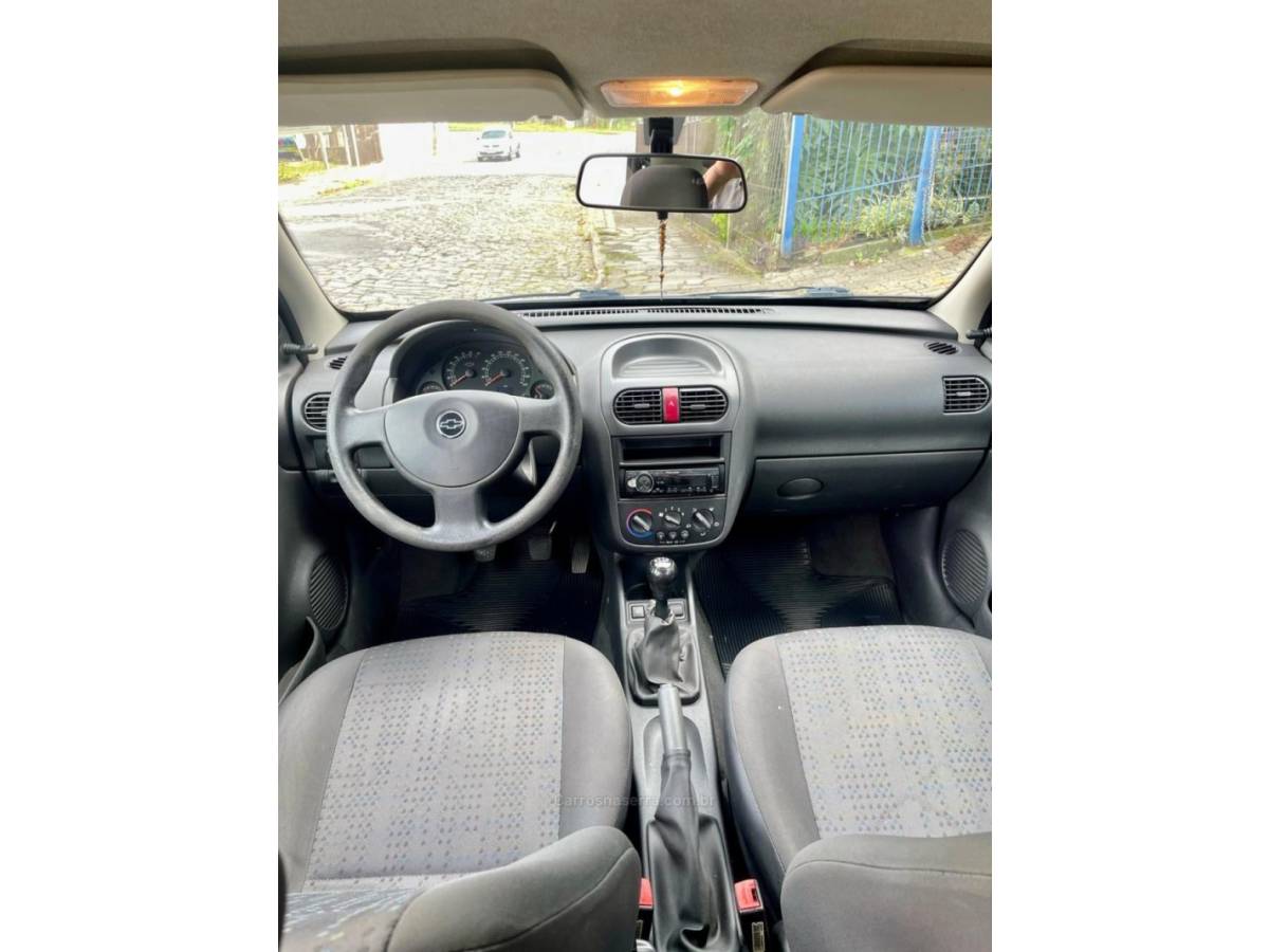 CHEVROLET - CORSA - 2011/2012 - Prata - R$ 34.500,00