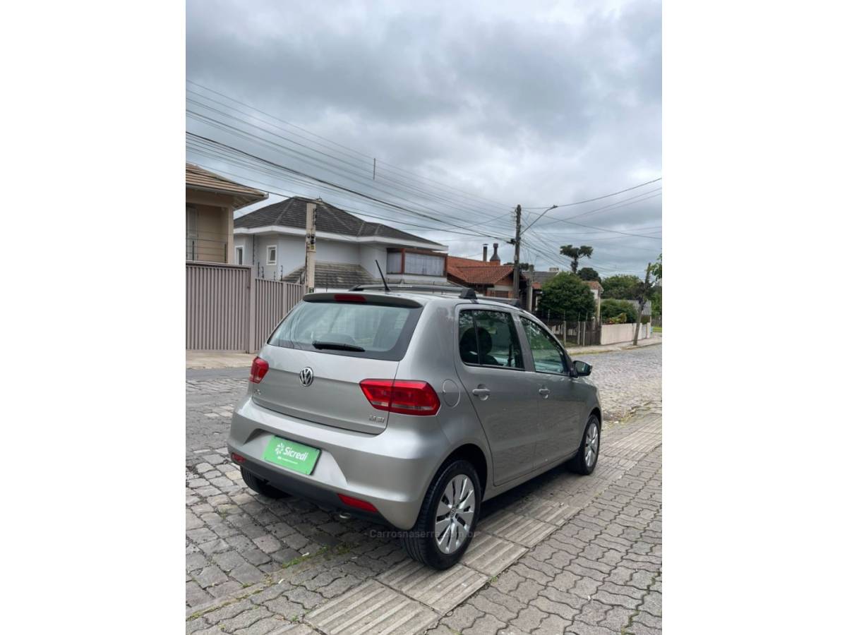 VOLKSWAGEN - FOX - 2014/2015 - Prata - R$ 49.000,00