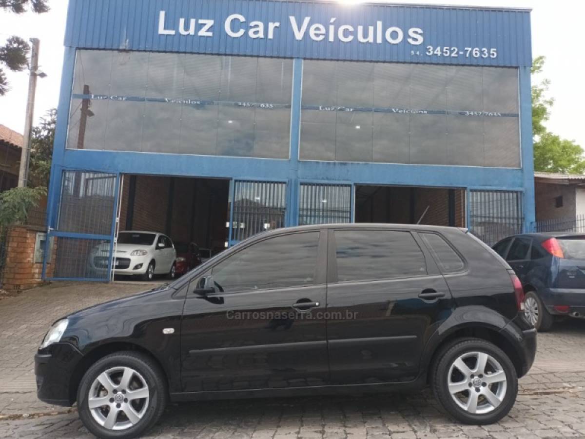 VOLKSWAGEN - POLO - 2008/2009 - Preta - R$ 35.000,00