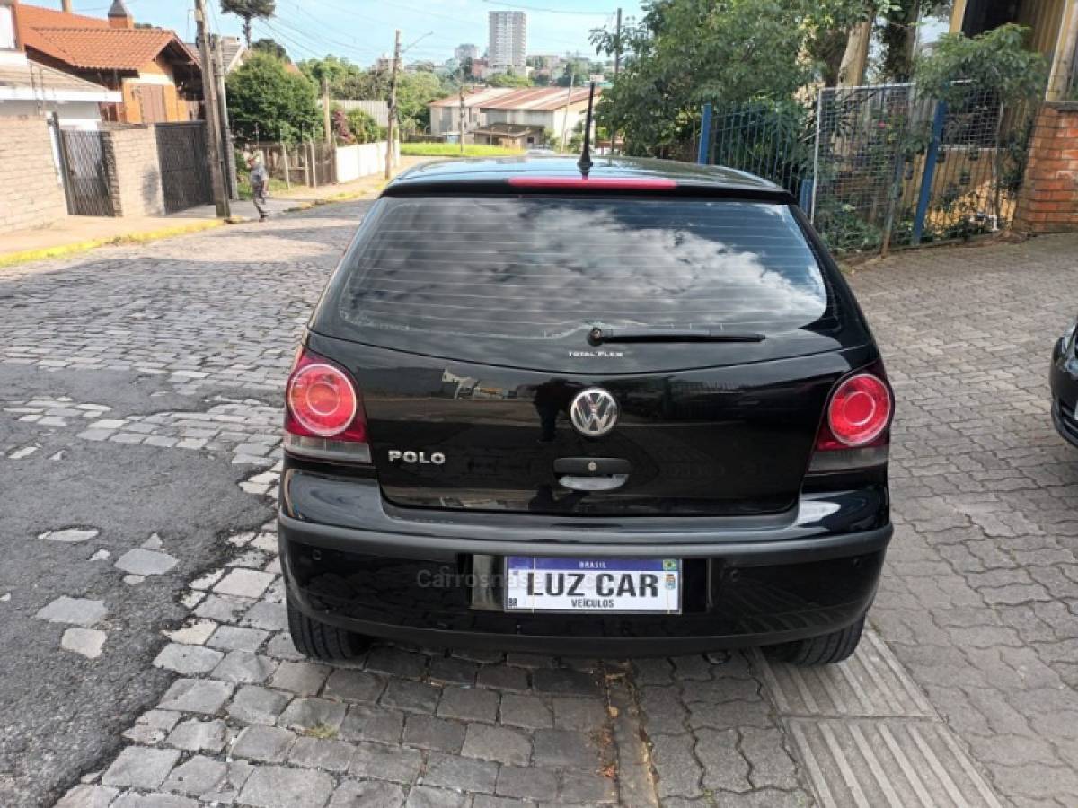 VOLKSWAGEN - POLO - 2008/2009 - Preta - R$ 35.000,00