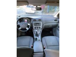 FORD - FOCUS - 2011/2012 - Prata - R$ 42.000,00