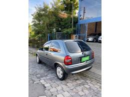 CHEVROLET - CORSA - 2000/2001 - Cinza - R$ 15.000,00
