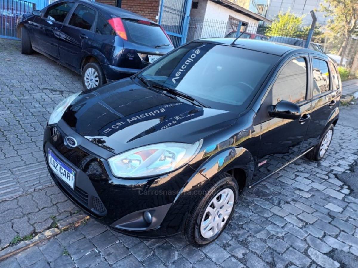 FORD - FIESTA - 2012/2013 - Prata - R$ 35.000,00