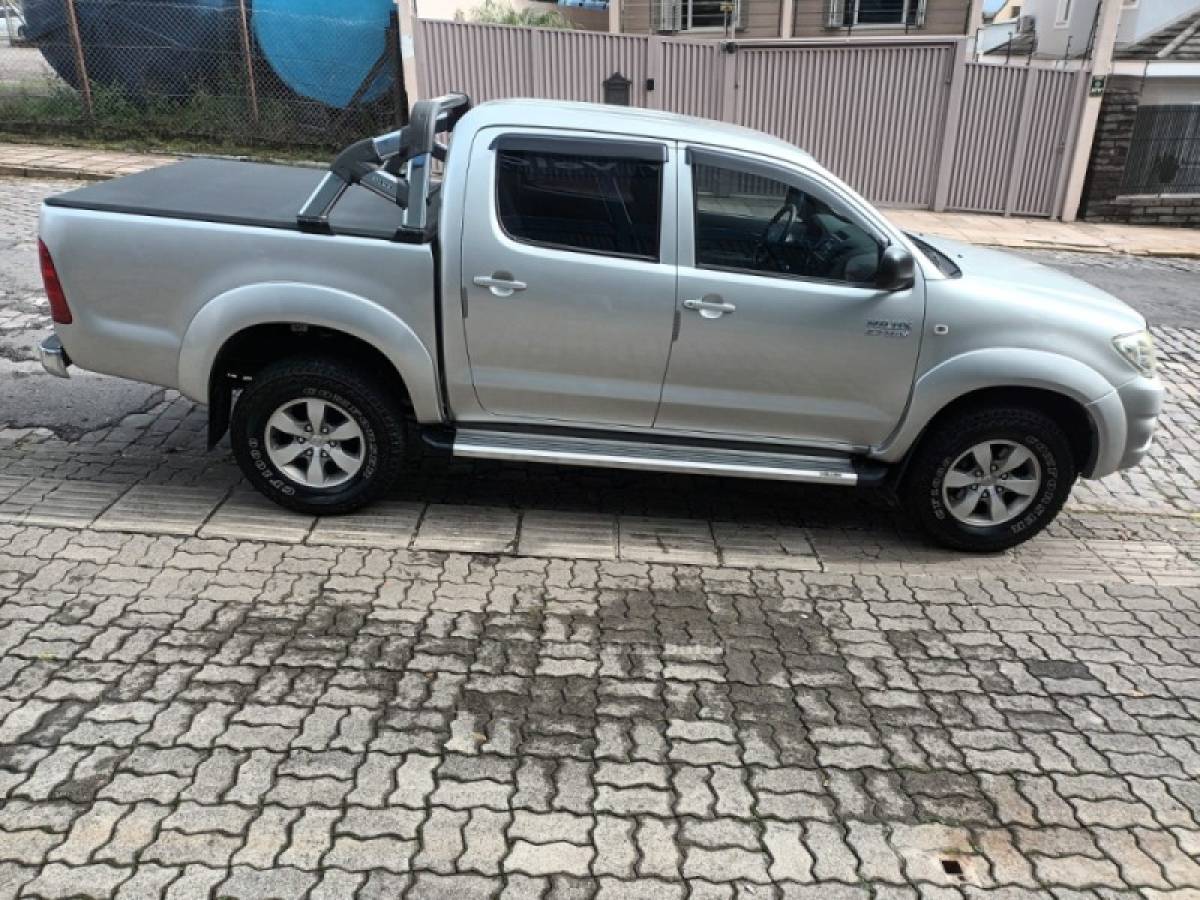 TOYOTA - HILUX - 2009/2009 - Prata - R$ 84.000,00