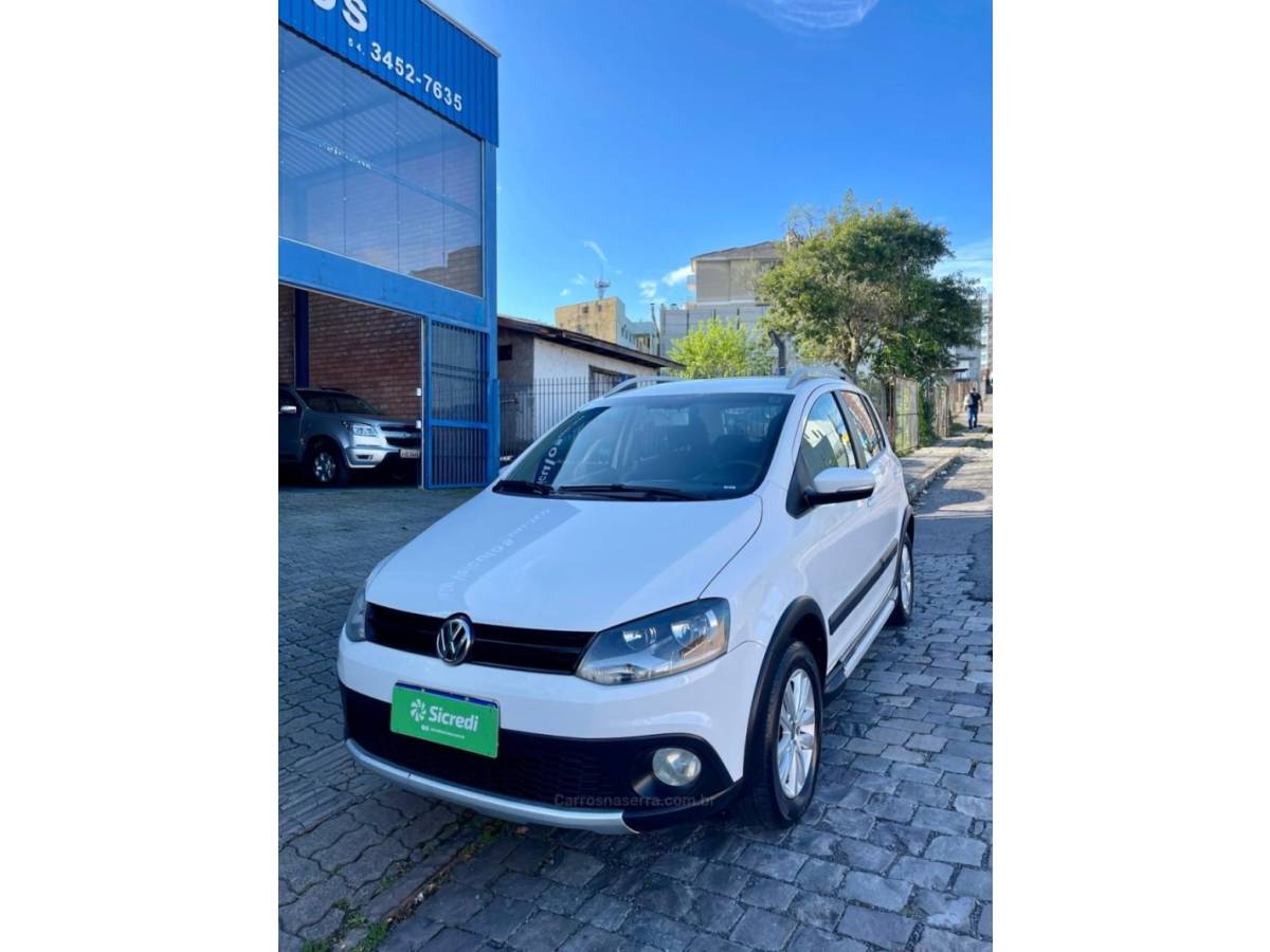 VOLKSWAGEN - CROSSFOX - 2012/2013 - Branca - R$ 46.990,00