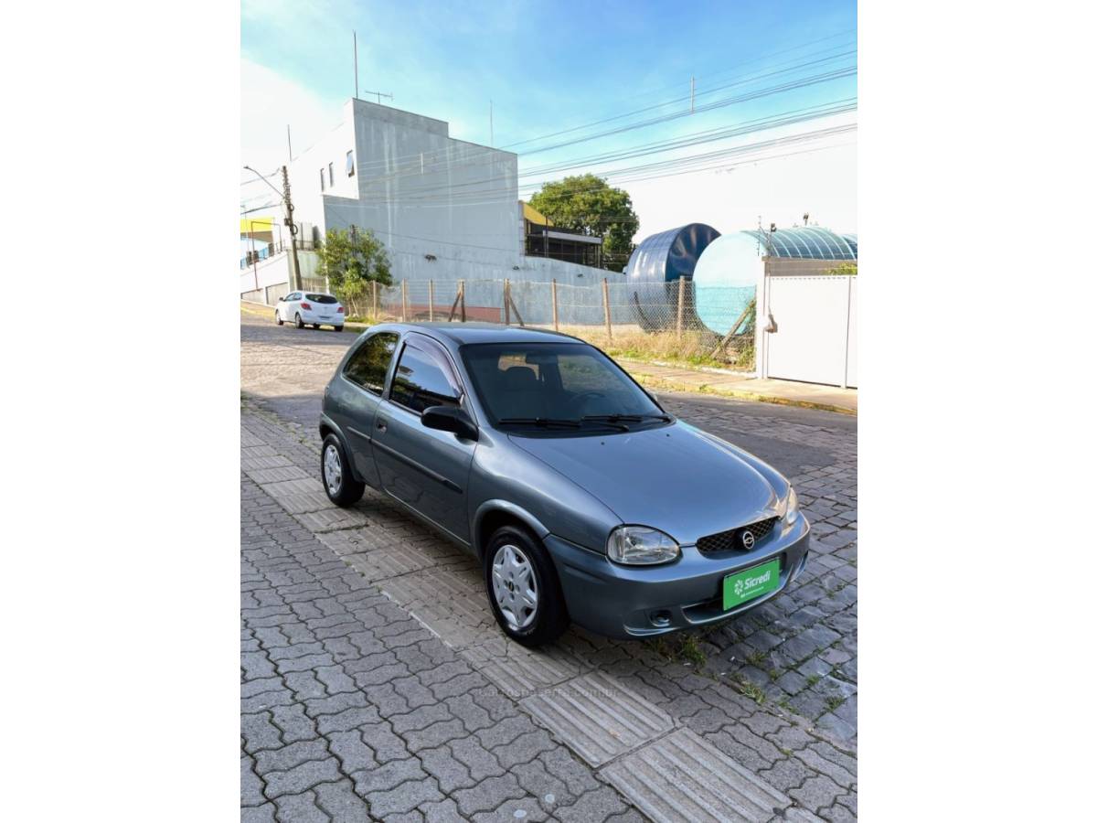 CHEVROLET - CORSA - 2000/2001 - Cinza - R$ 15.000,00