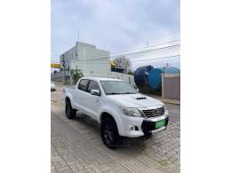 TOYOTA - HILUX - 2012/2013 - Branca - R$ 130.000,00