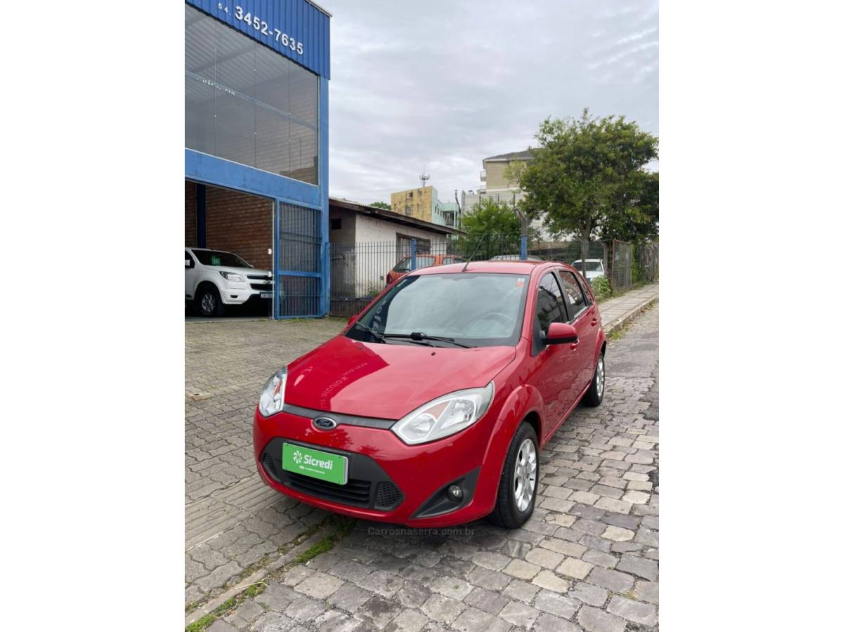FORD - FIESTA - 2010/2011 - Vermelha - R$ 36.000,00