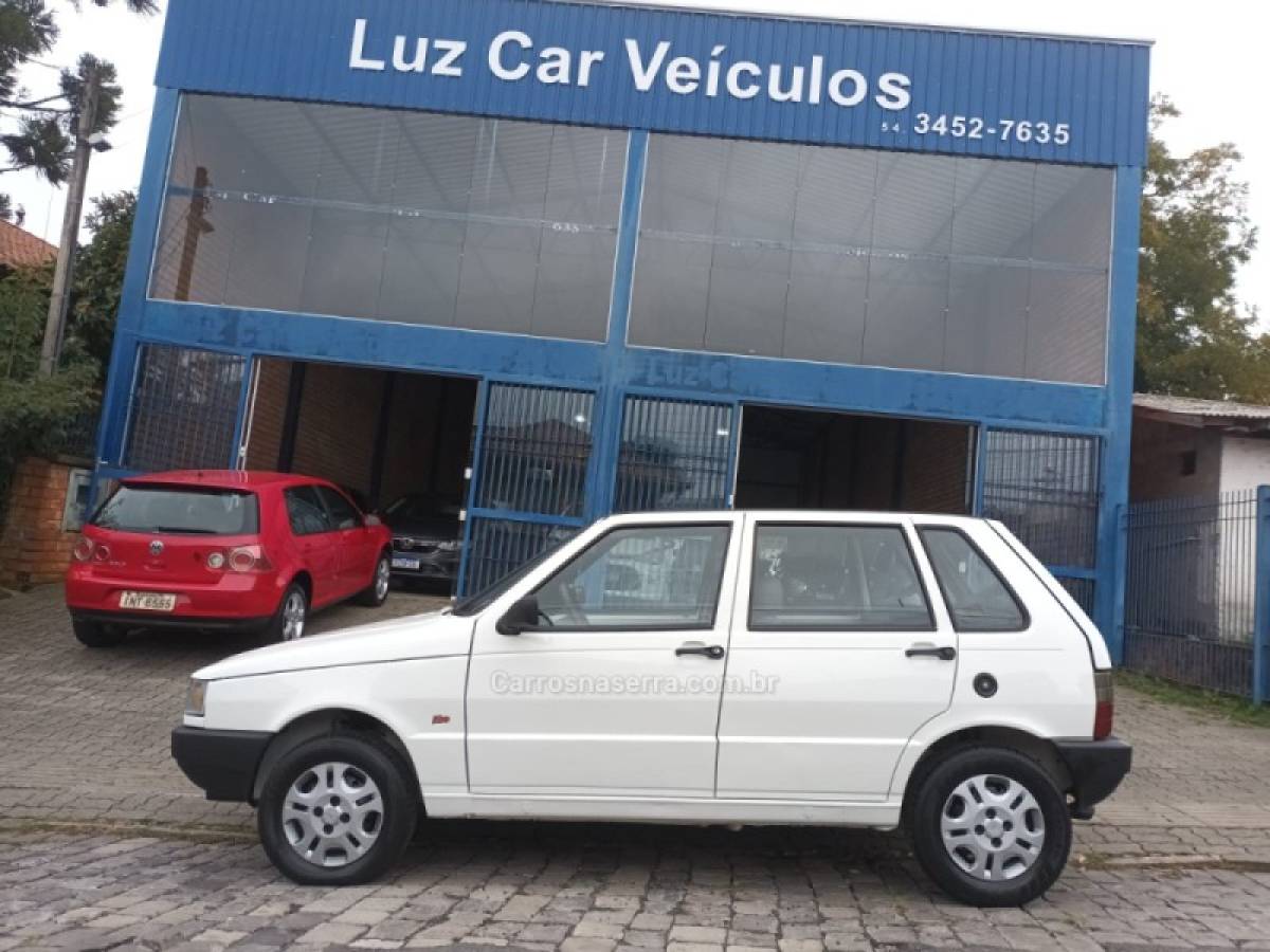 FIAT - UNO - 2002/2003 - Branca - R$ 18.000,00