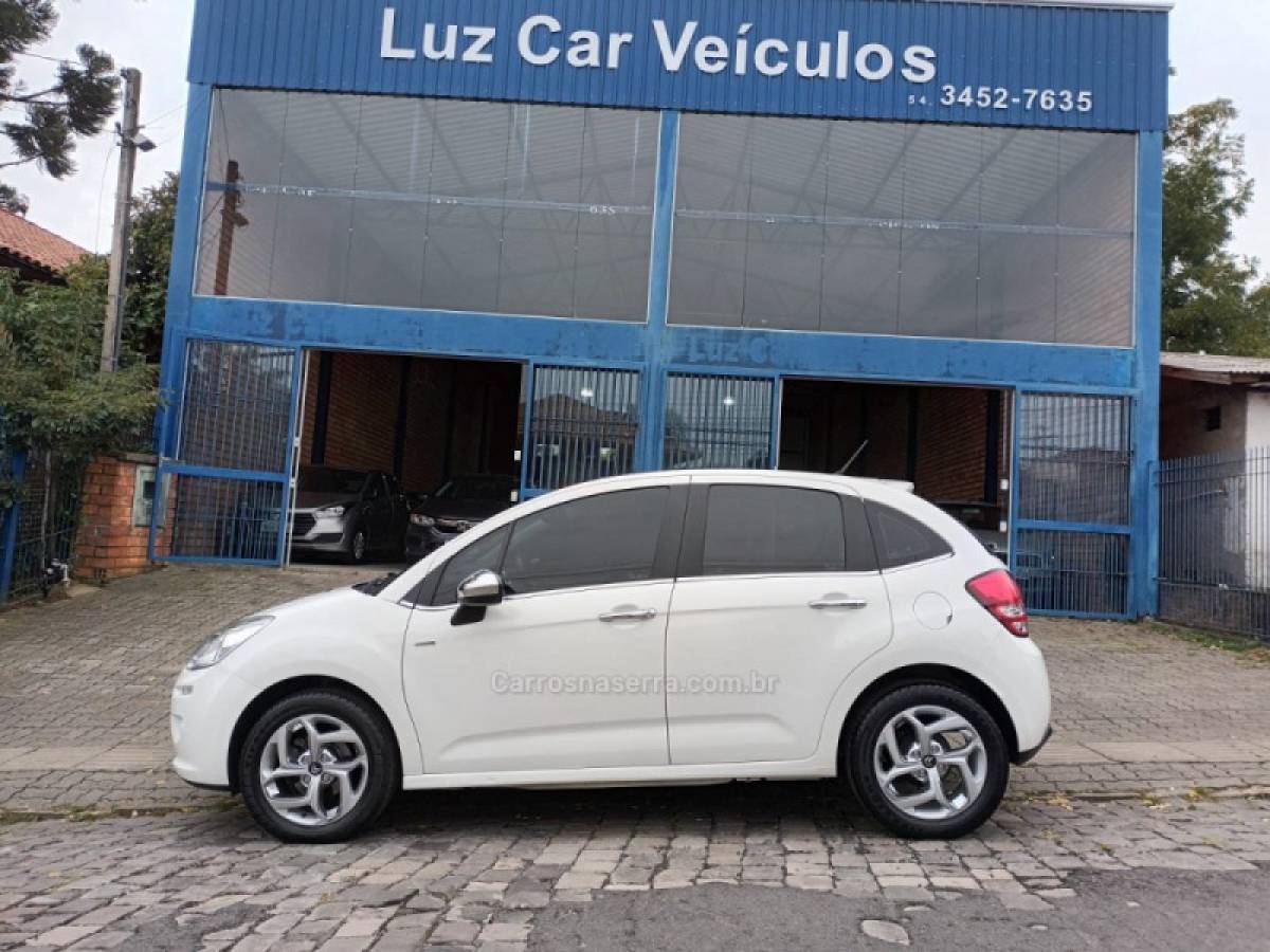 CITROËN - C3 - 2013/2014 - Branca - R$ 45.000,00