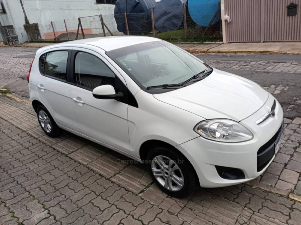 FIAT - PALIO - 2015/2016 - Branca - R$ 44.000,00