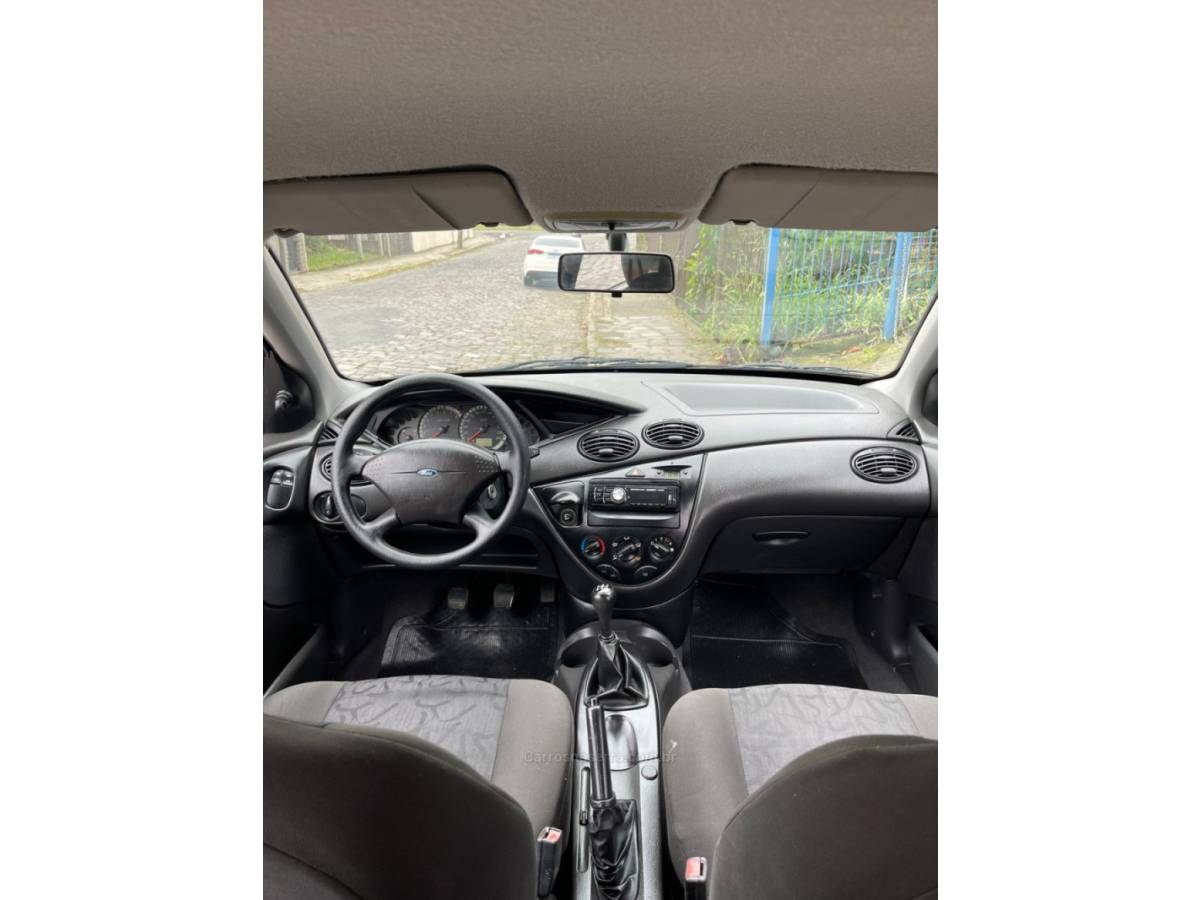 FORD - FOCUS - 2009/2009 - Prata - R$ 31.000,00