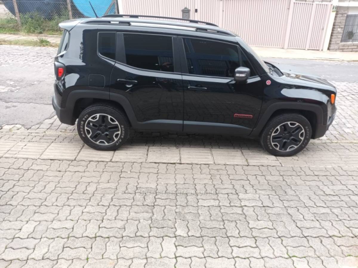 JEEP - RENEGADE - 2015/2016 - Preta - R$ 84.500,00