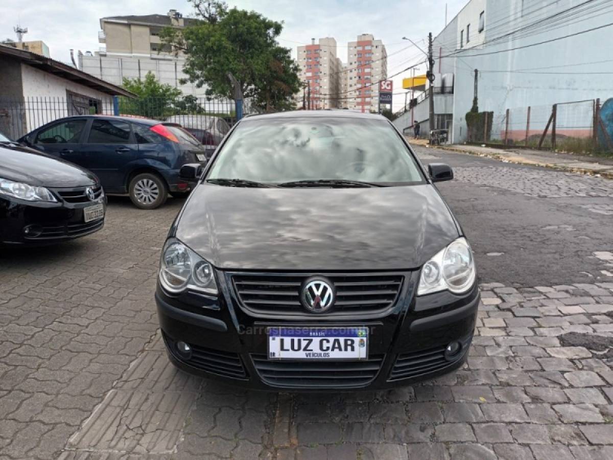 VOLKSWAGEN - POLO - 2008/2009 - Preta - R$ 35.000,00