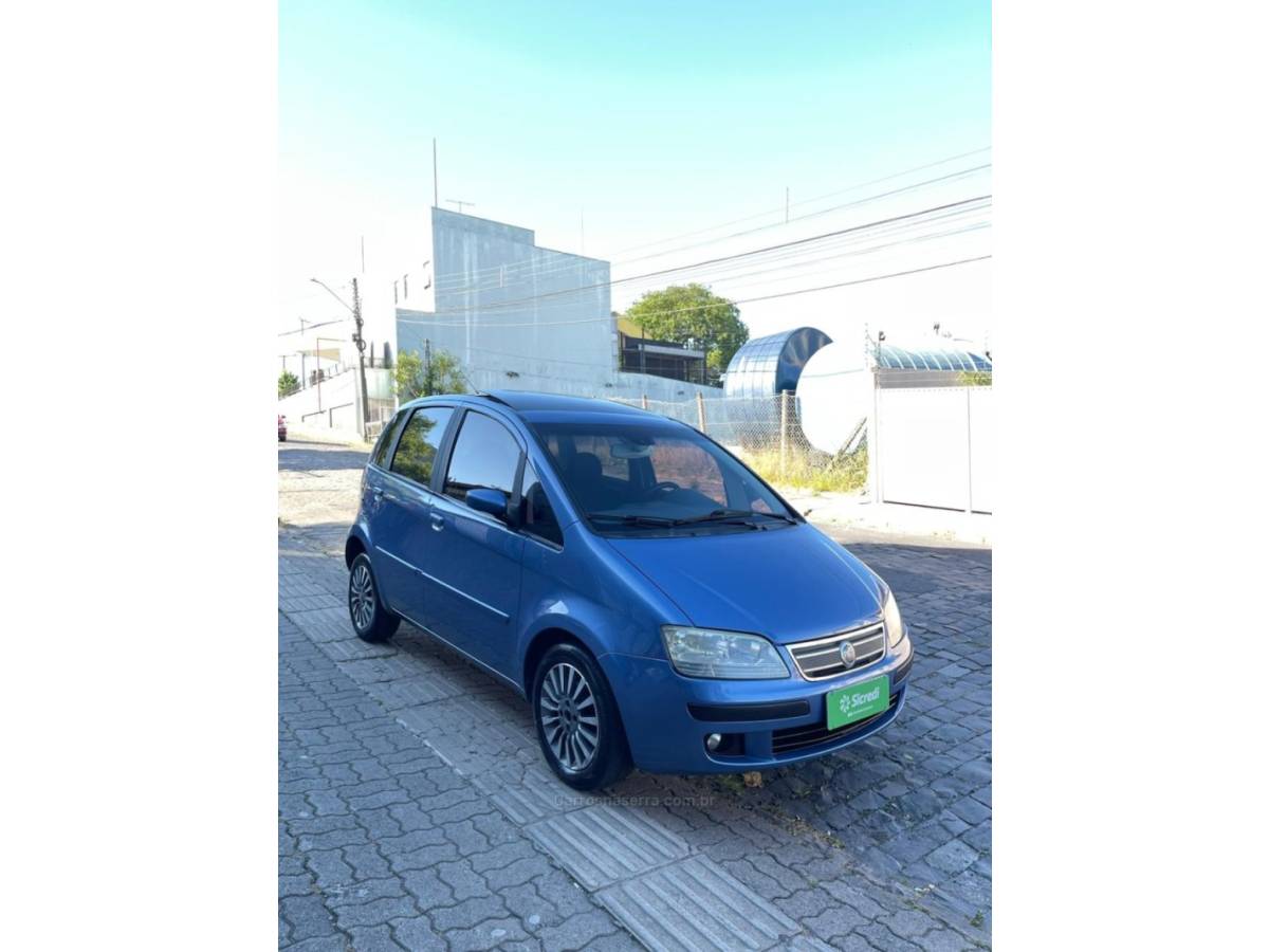FIAT - IDEA - 2005/2006 - Azul - R$ 27.000,00