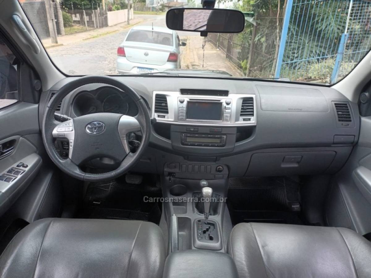 TOYOTA - HILUX - 2013/2013 - Preta - R$ 139.000,00