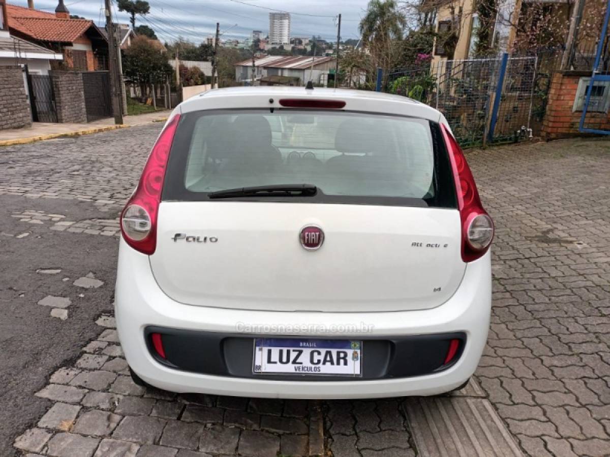 FIAT - PALIO - 2015/2016 - Branca - R$ 44.000,00