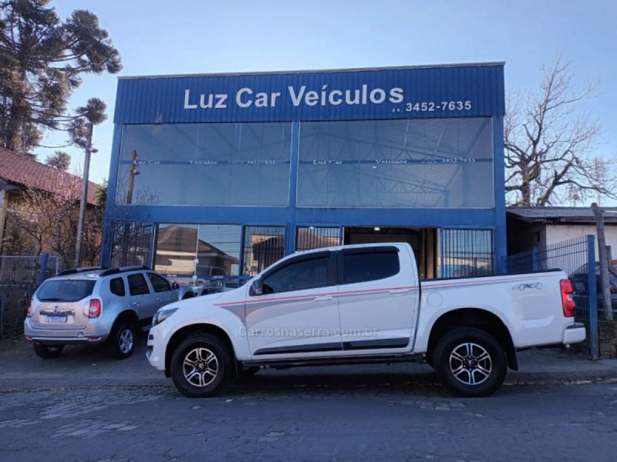 CHEVROLET - S10 - 2019/2020 - Branca - R$ 175.000,00