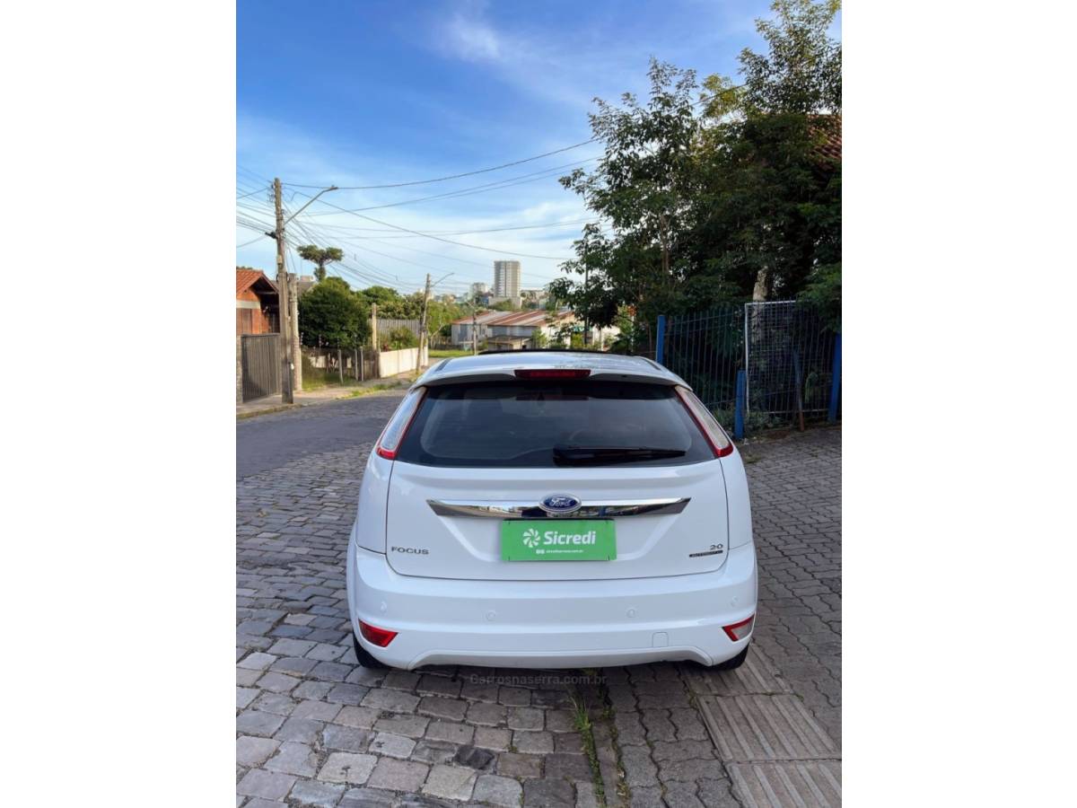 FORD - FOCUS - 2012/2012 - Branca - R$ 49.000,00