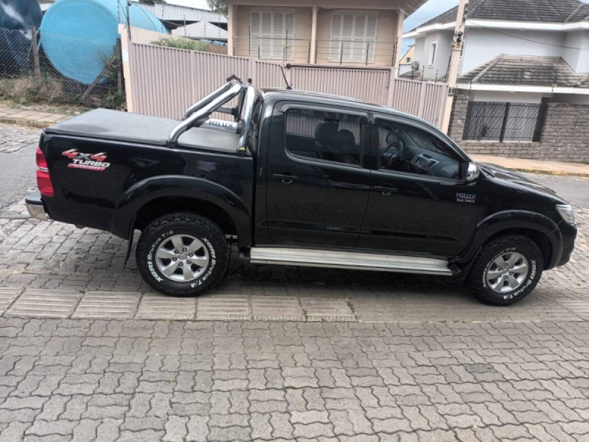TOYOTA - HILUX - 2013/2013 - Preta - R$ 139.000,00