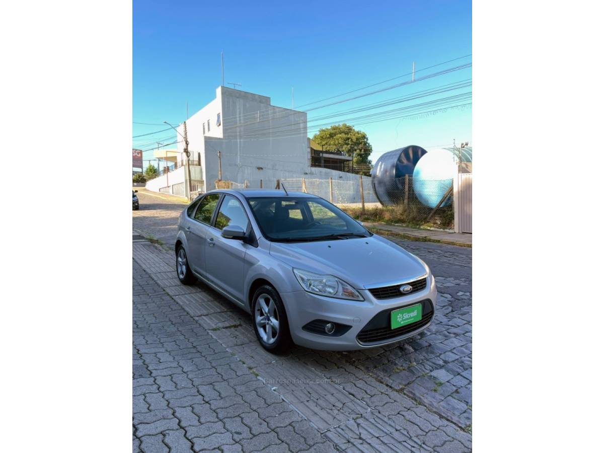 FORD - FOCUS - 2011/2012 - Prata - R$ 42.000,00