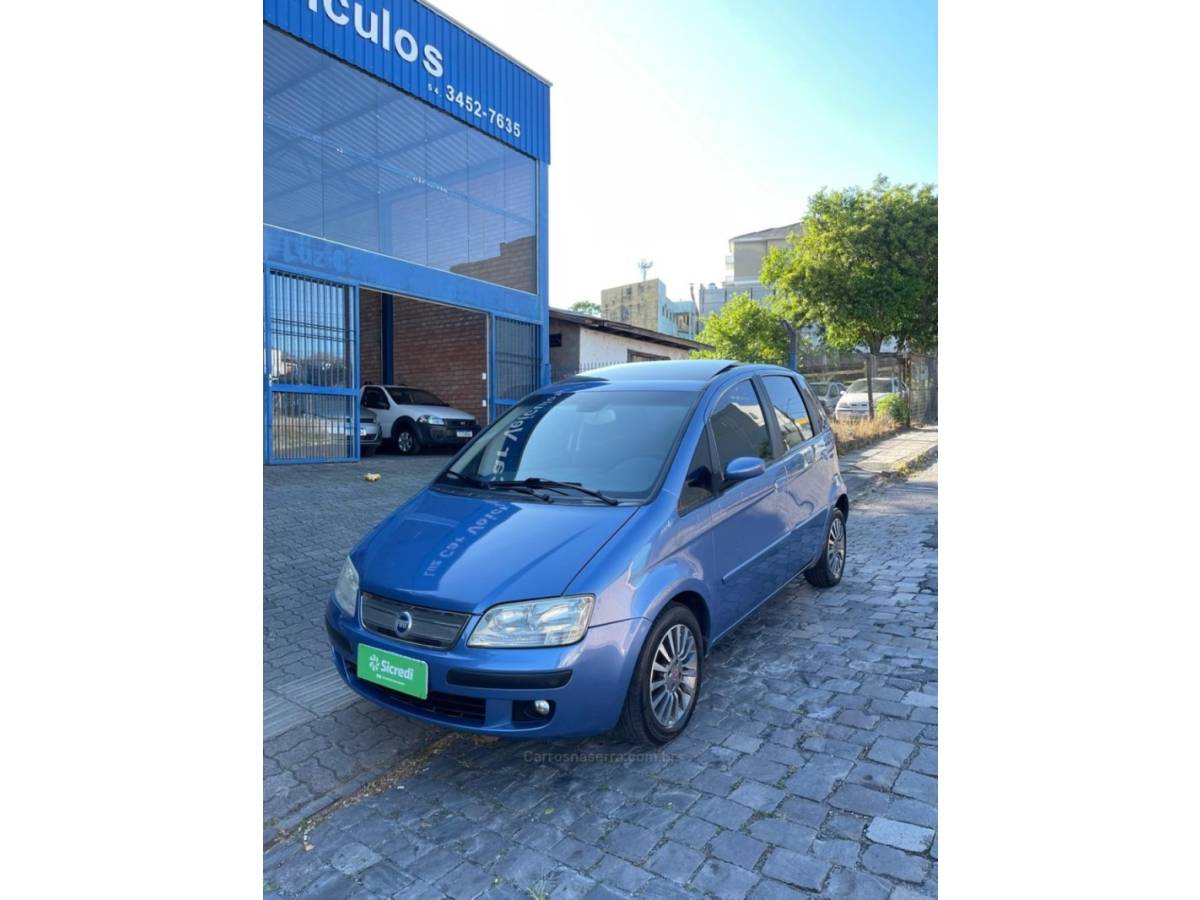 FIAT - IDEA - 2005/2006 - Azul - R$ 27.000,00