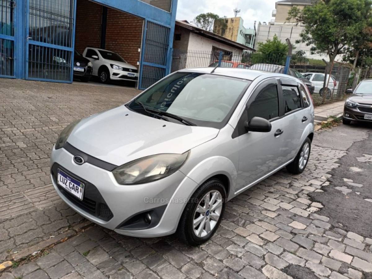 FORD - FIESTA - 2012/2013 - Prata - R$ 31.900,00