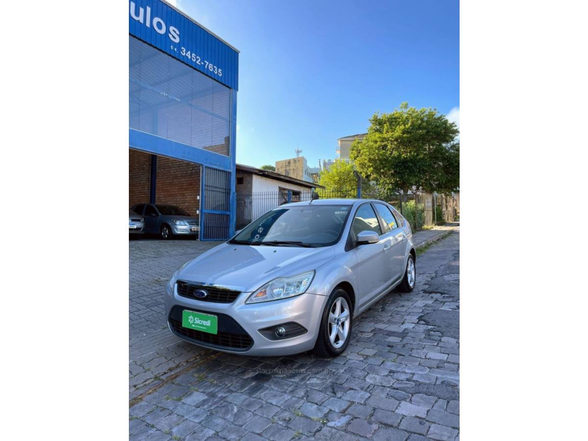 FORD - FOCUS - 2011/2012 - Prata - R$ 42.000,00
