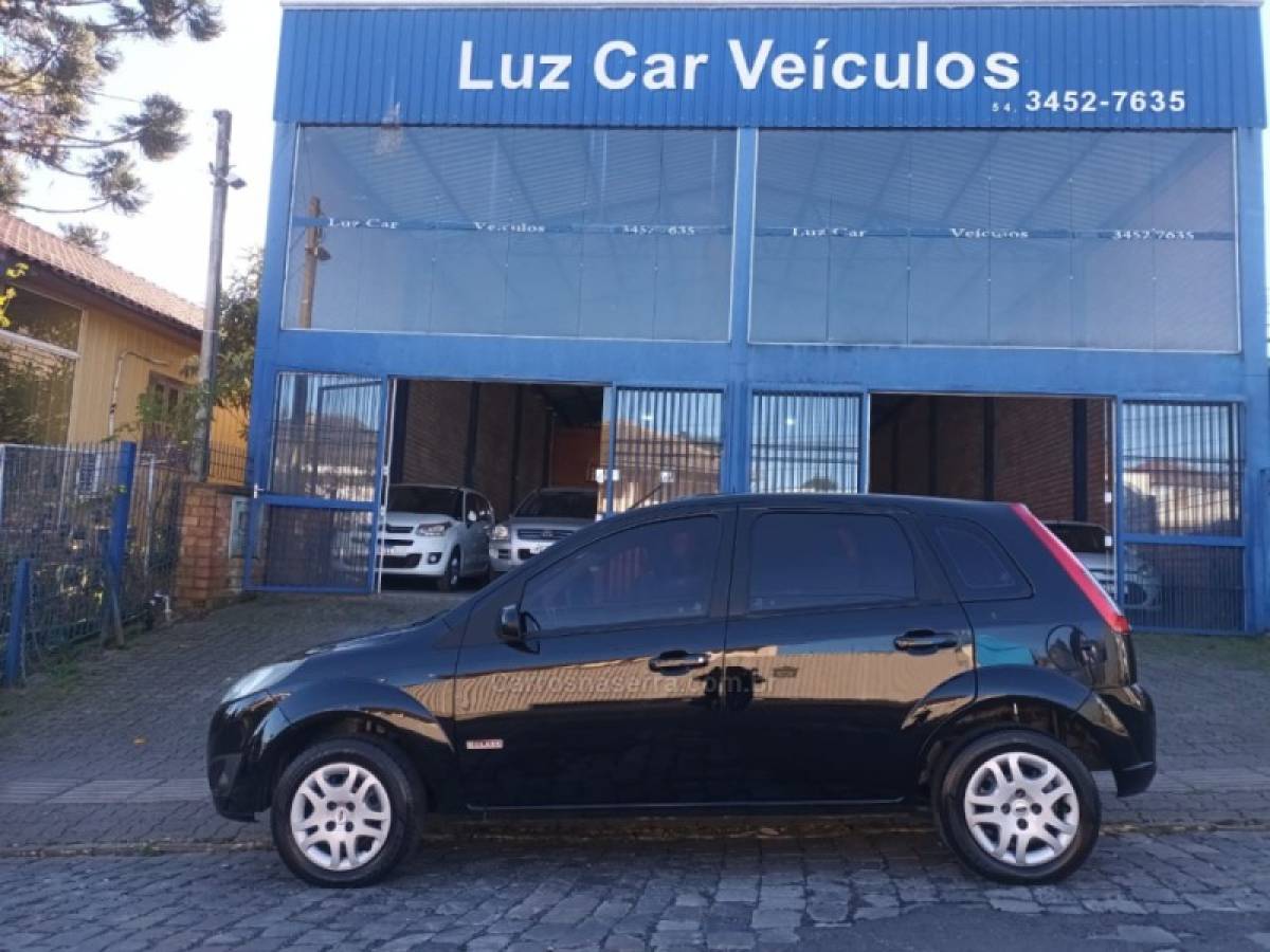 FORD - FIESTA - 2012/2013 - Prata - R$ 35.000,00