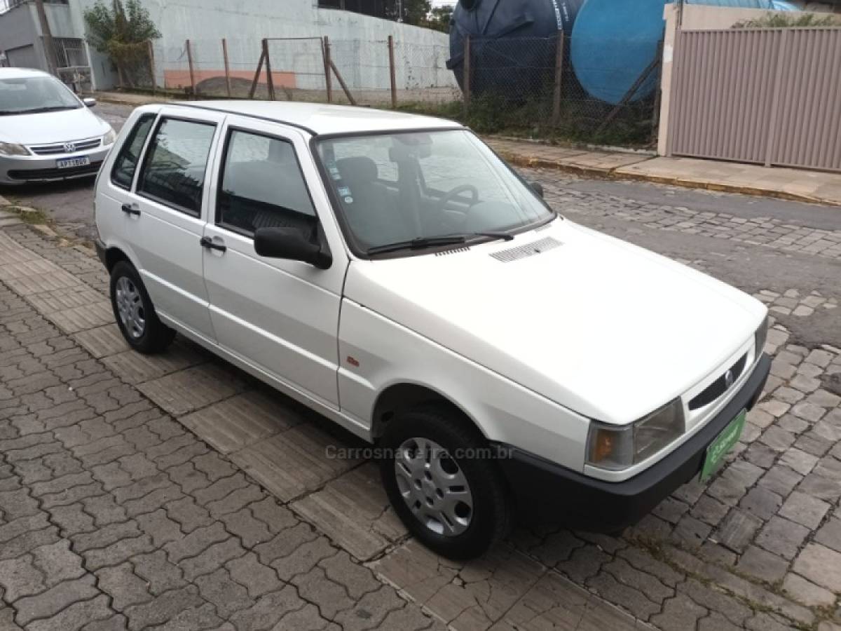 FIAT - UNO - 2002/2003 - Branca - R$ 18.000,00
