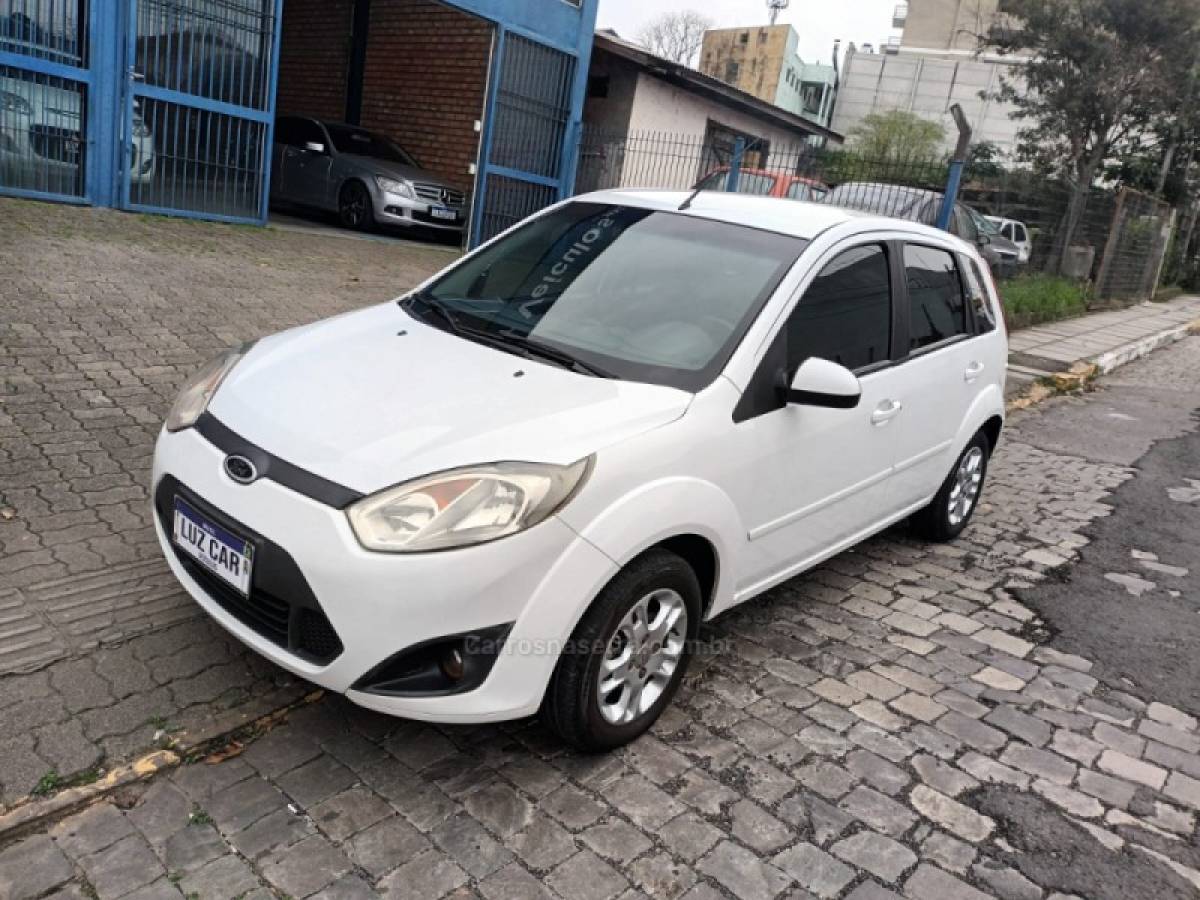 FORD - FIESTA - 2012/2013 - Branca - R$ 36.000,00