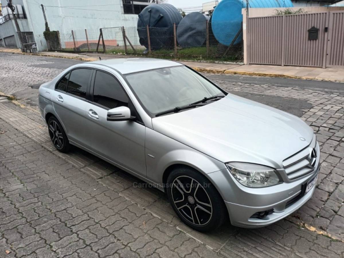 MERCEDES-BENZ - C 180 - 2010/2011 - Prata - R$ 69.000,00