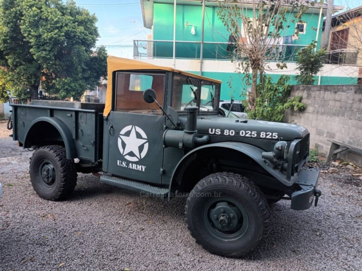 DODGE - MP34 4X4 - 1951/1951 - Verde - R$ 160.000,00