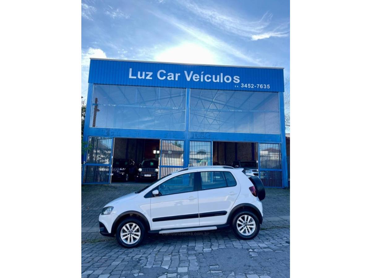 VOLKSWAGEN - CROSSFOX - 2012/2013 - Branca - R$ 46.990,00