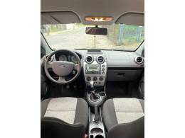 FORD - FIESTA - 2010/2011 - Vermelha - R$ 36.000,00
