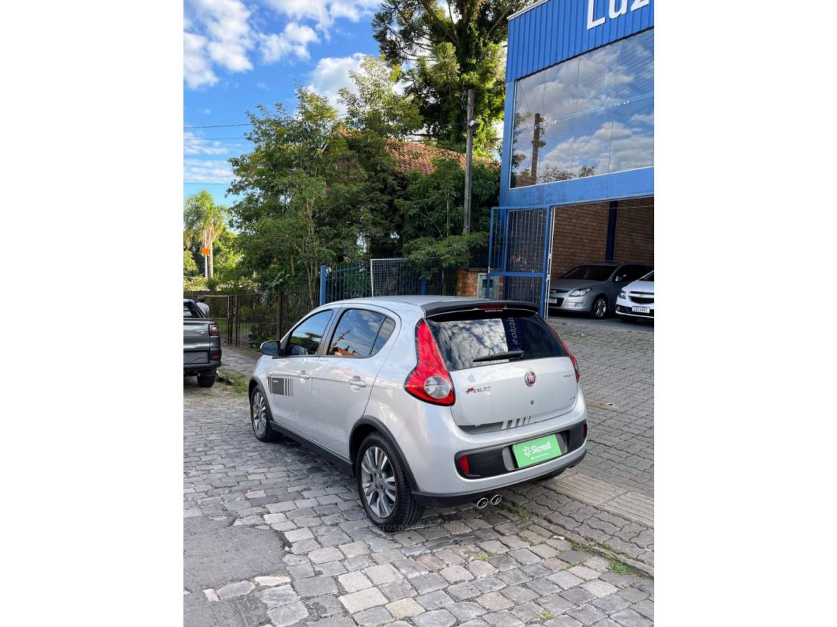 FIAT - PALIO - 2013/2014 - Prata - R$ 44.000,00
