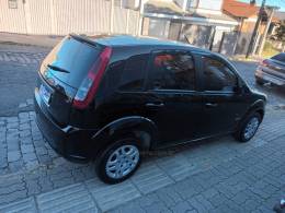 FORD - FIESTA - 2012/2013 - Prata - R$ 35.000,00