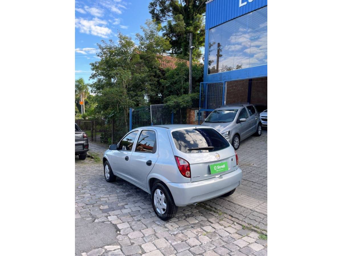 CHEVROLET - CELTA - 2010/2011 - Prata - R$ 31.000,00