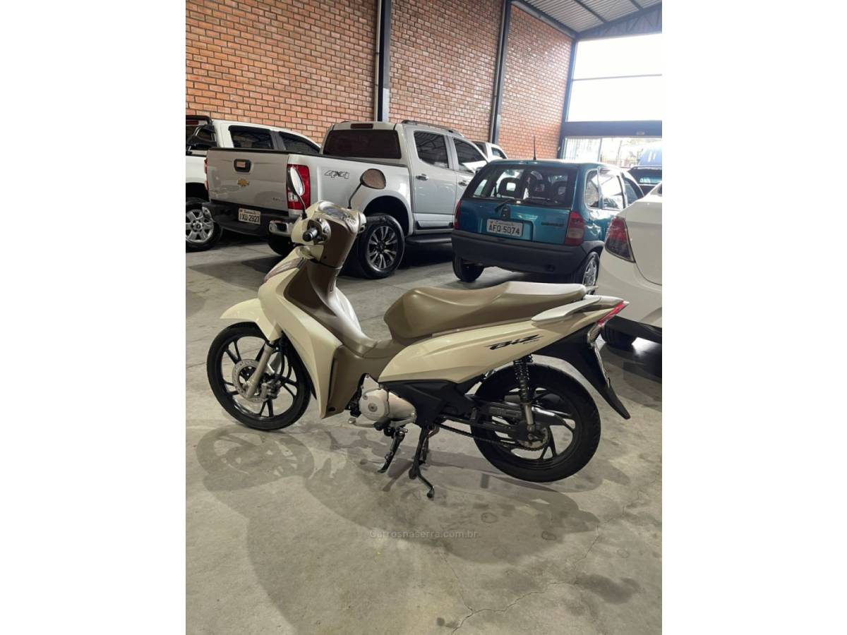 HONDA - BIZ 125 - 2021/2021 - Branca - R$ 16.500,00