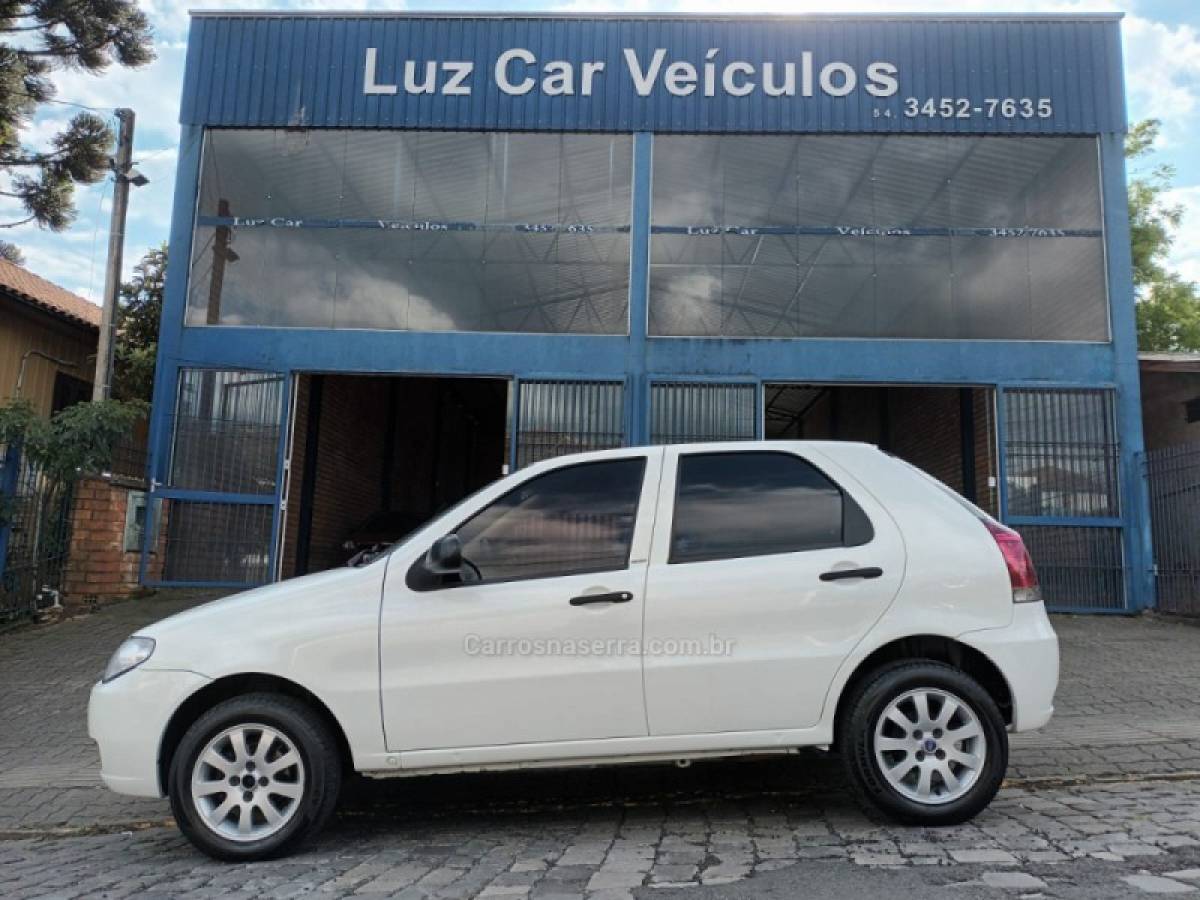 FIAT - PALIO - 2014/2014 - Branca - R$ 32.000,00